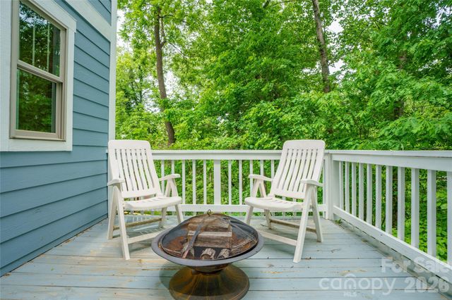 221 Courtland Place, Asheville, NC 28801