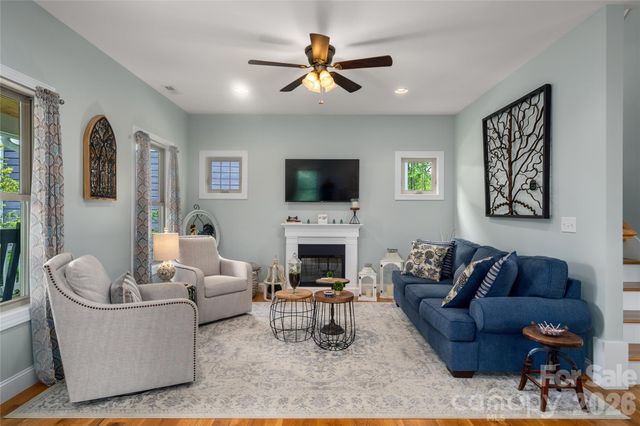 221 Courtland Place, Asheville, NC 28801