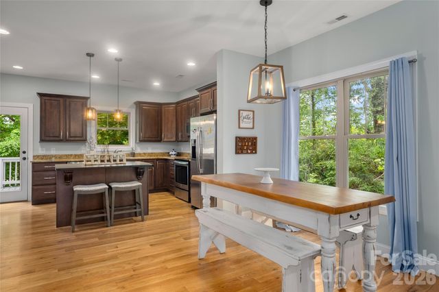 221 Courtland Place, Asheville, NC 28801