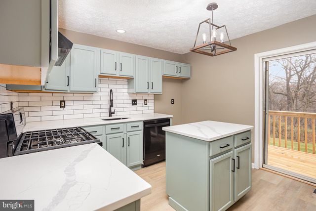 175 COUNTRY RIDGE DR, Red Lion, PA 17356