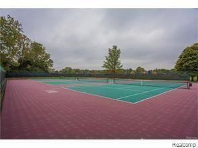 5117 Buckingham Drive, Troy, MI 48098