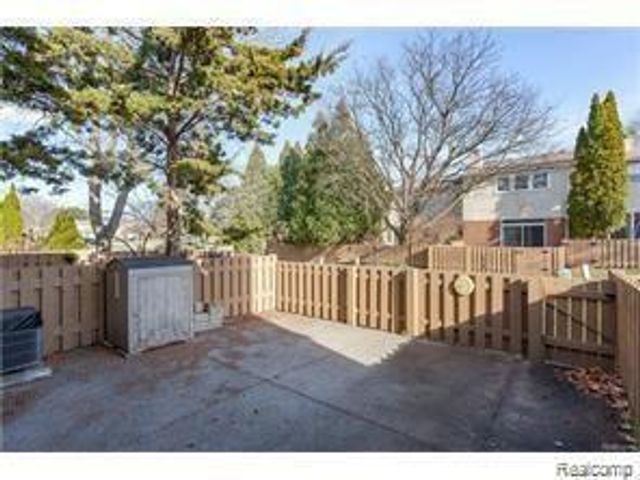 5117 Buckingham Drive, Troy, MI 48098