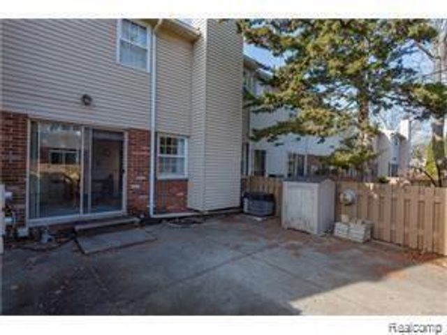 5117 Buckingham Drive, Troy, MI 48098