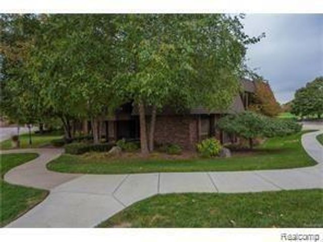 5117 Buckingham Drive, Troy, MI 48098