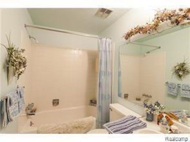 5117 Buckingham Drive, Troy, MI 48098