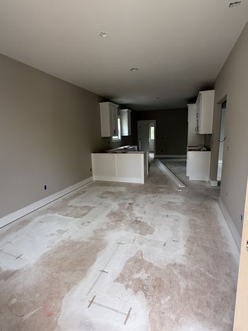 1002 College St, W, Fayetteville, TN 37334