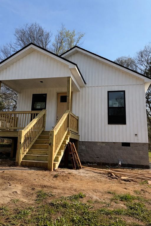 1002 College St, W, Fayetteville, TN 37334