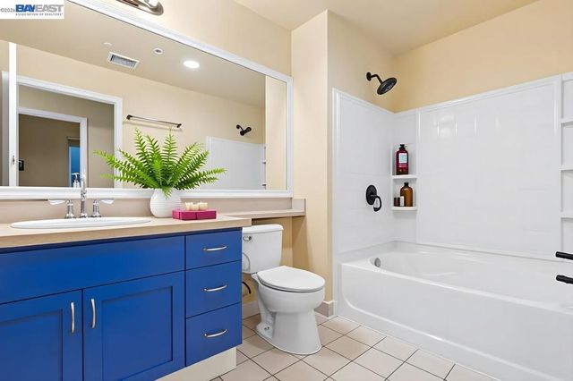 1121 40th Street 4201, Emeryville, CA 94608