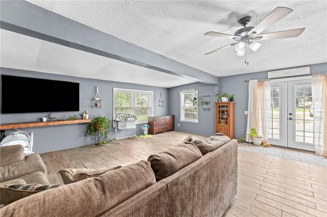 214 S Oak Street, Ottawa, KS 66067