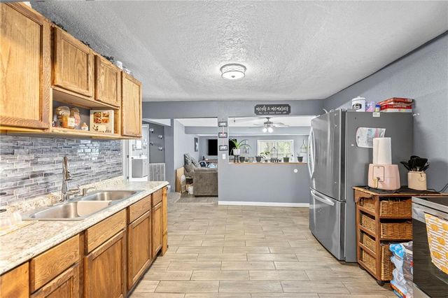 214 S Oak Street, Ottawa, KS 66067