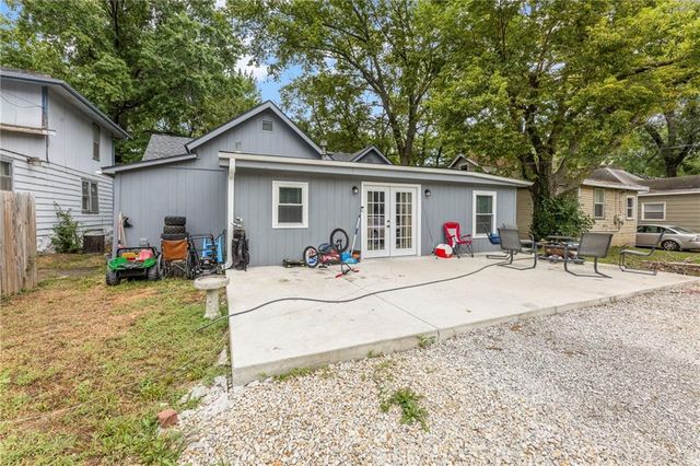 214 S Oak Street, Ottawa, KS 66067