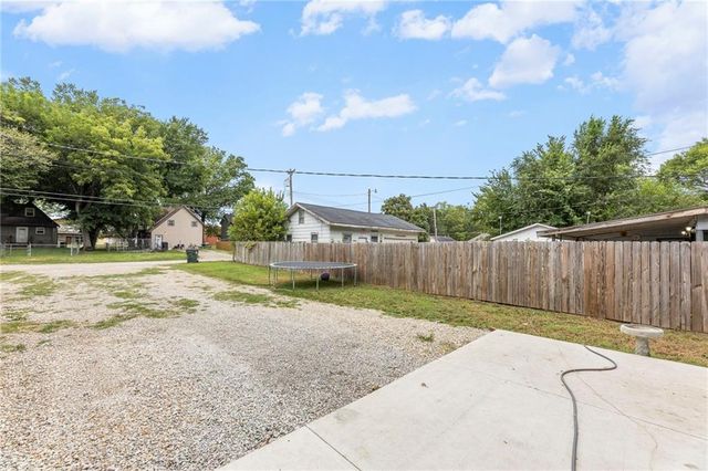 214 S Oak Street, Ottawa, KS 66067