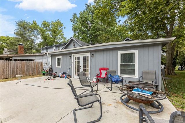 214 S Oak Street, Ottawa, KS 66067