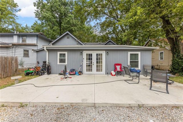 214 S Oak Street, Ottawa, KS 66067