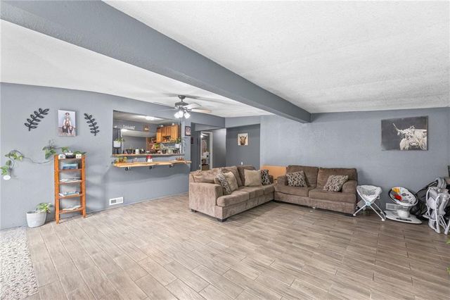 214 S Oak Street, Ottawa, KS 66067