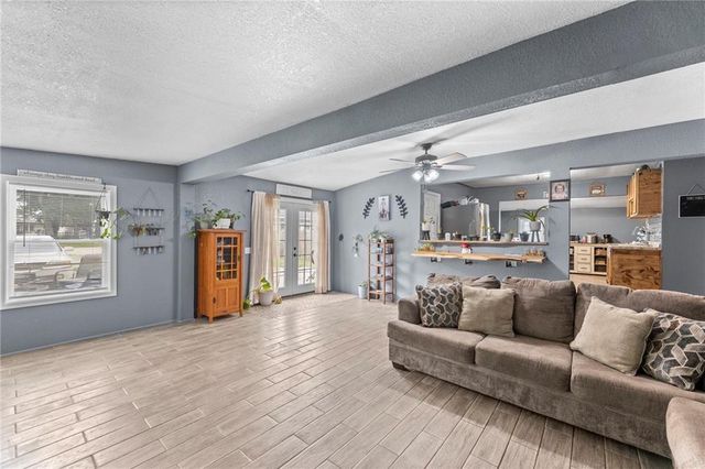 214 S Oak Street, Ottawa, KS 66067