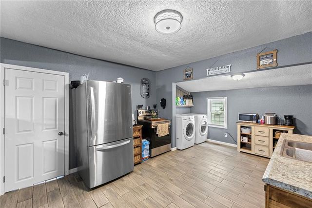 214 S Oak Street, Ottawa, KS 66067