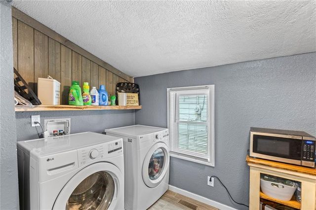 214 S Oak Street, Ottawa, KS 66067