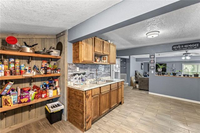 214 S Oak Street, Ottawa, KS 66067