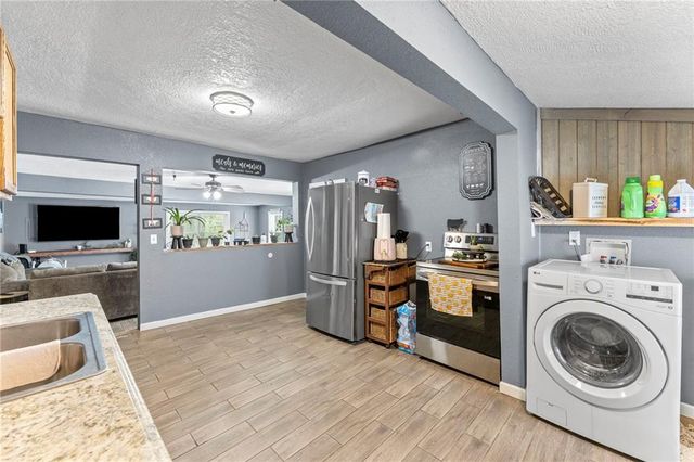 214 S Oak Street, Ottawa, KS 66067