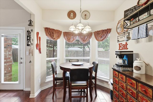 523 Clancy Lane, Lake Dallas, TX 75065