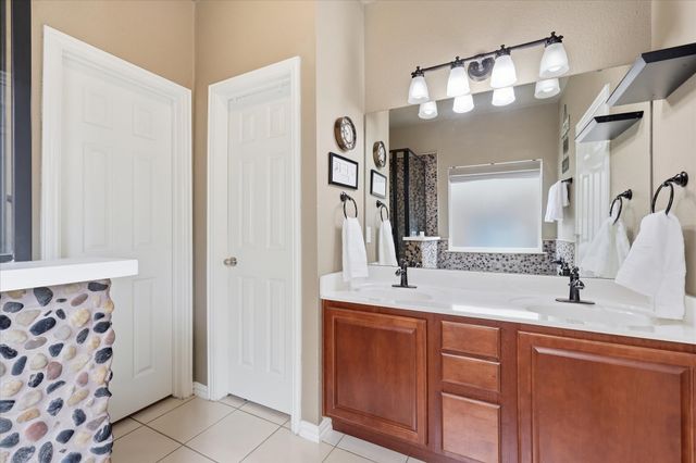 523 Clancy Lane, Lake Dallas, TX 75065