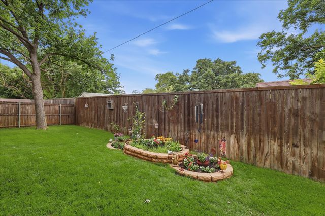 523 Clancy Lane, Lake Dallas, TX 75065