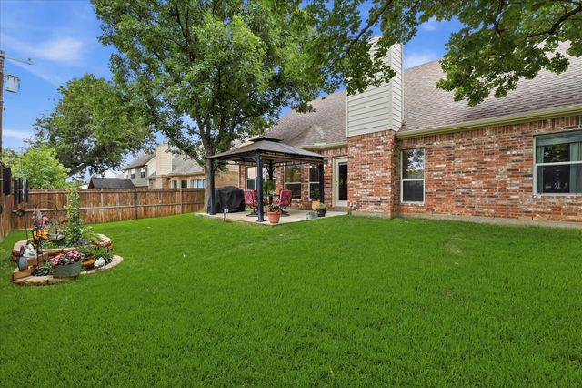 523 Clancy Lane, Lake Dallas, TX 75065