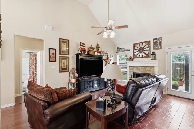 523 Clancy Lane, Lake Dallas, TX 75065