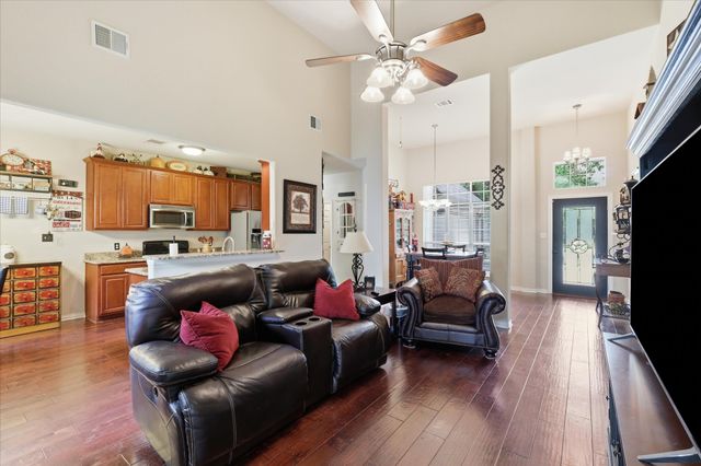 523 Clancy Lane, Lake Dallas, TX 75065