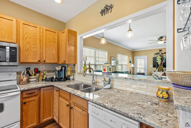 371 Spyglass Hill Drive, Perry, GA 31069