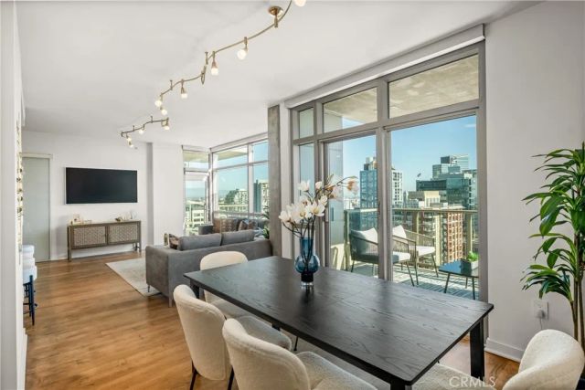 800 The Mark Lane 1806, San Diego, CA 92101