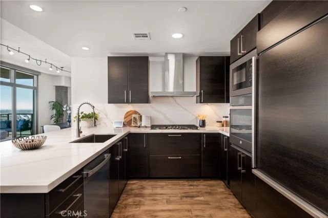 800 The Mark Lane 1806, San Diego, CA 92101