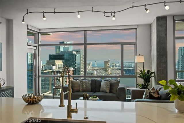 800 The Mark Lane 1806, San Diego, CA 92101