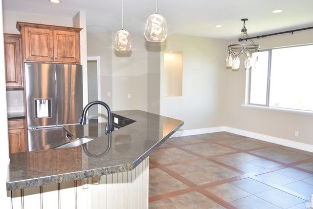 6 W SALEM HILLS DR, Elk Ridge, UT 84651