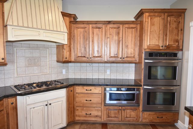 6 W SALEM HILLS DR, Elk Ridge, UT 84651