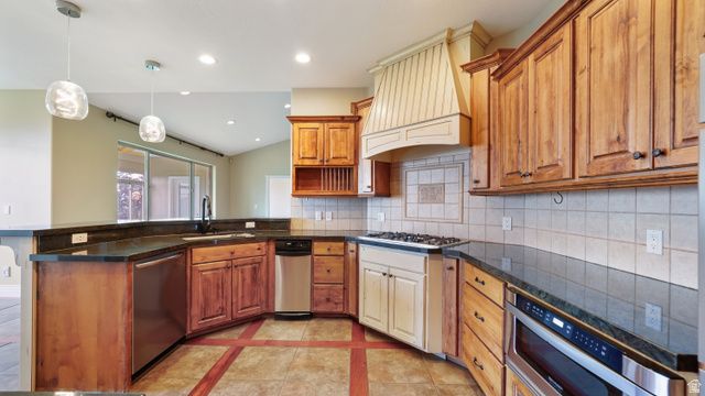 6 W SALEM HILLS DR, Elk Ridge, UT 84651
