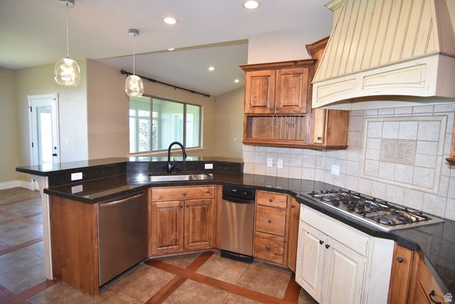 6 W SALEM HILLS DR, Elk Ridge, UT 84651