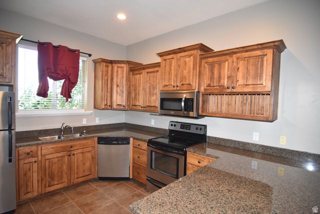6 W SALEM HILLS DR, Elk Ridge, UT 84651