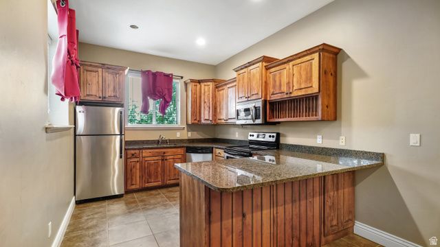 6 W SALEM HILLS DR, Elk Ridge, UT 84651