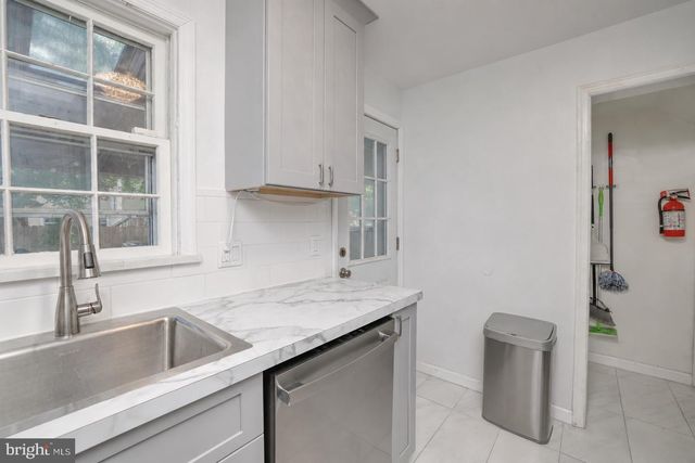 782 LOWER FERRY RD, Trenton, NJ 08628