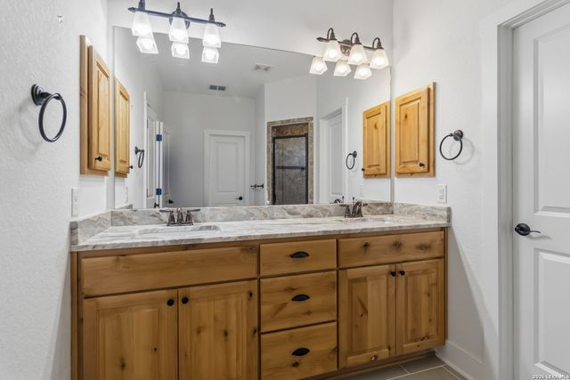 1223 FOUR WINDS DR, Canyon Lake, TX 78133