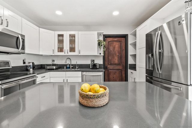 676 Via Rancho, Escondido, CA 92029