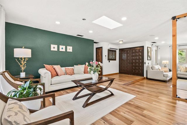 676 Via Rancho, Escondido, CA 92029