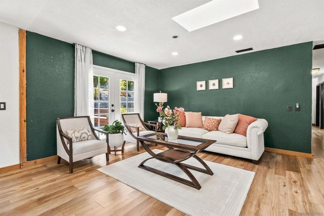 676 Via Rancho, Escondido, CA 92029