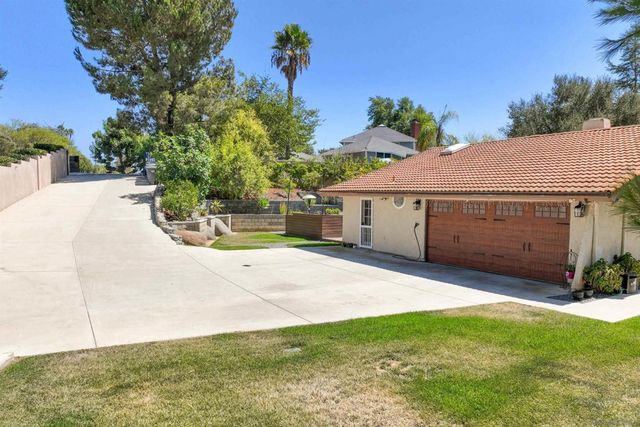 676 Via Rancho, Escondido, CA 92029