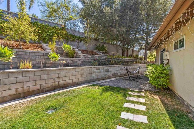 676 Via Rancho, Escondido, CA 92029