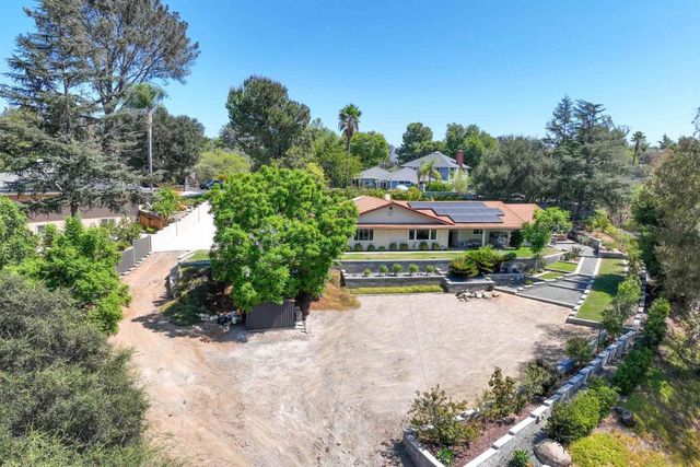 676 Via Rancho, Escondido, CA 92029