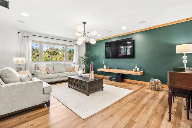 676 Via Rancho, Escondido, CA 92029
