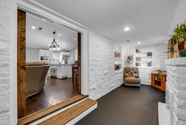 21 N Beech Rd, Wichita, KS 67206